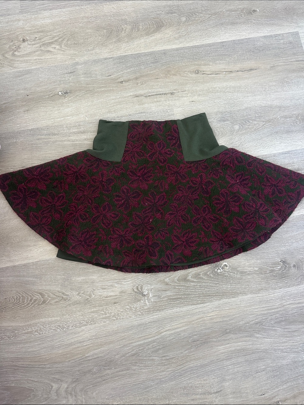 Alice + Olivia Berry Floral Jacquard Circle Skirt with Olive Waistband